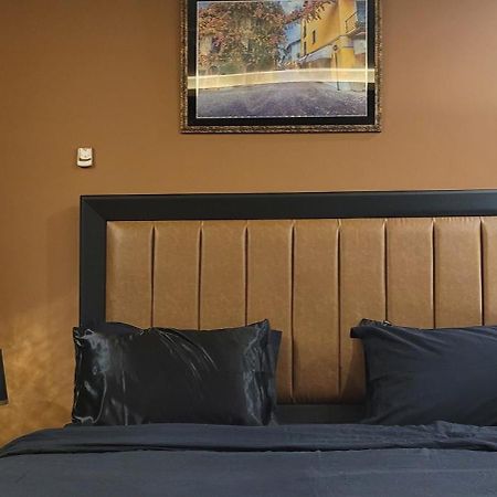 Goldcrest Luxury Apartments Lahore Bagian luar foto