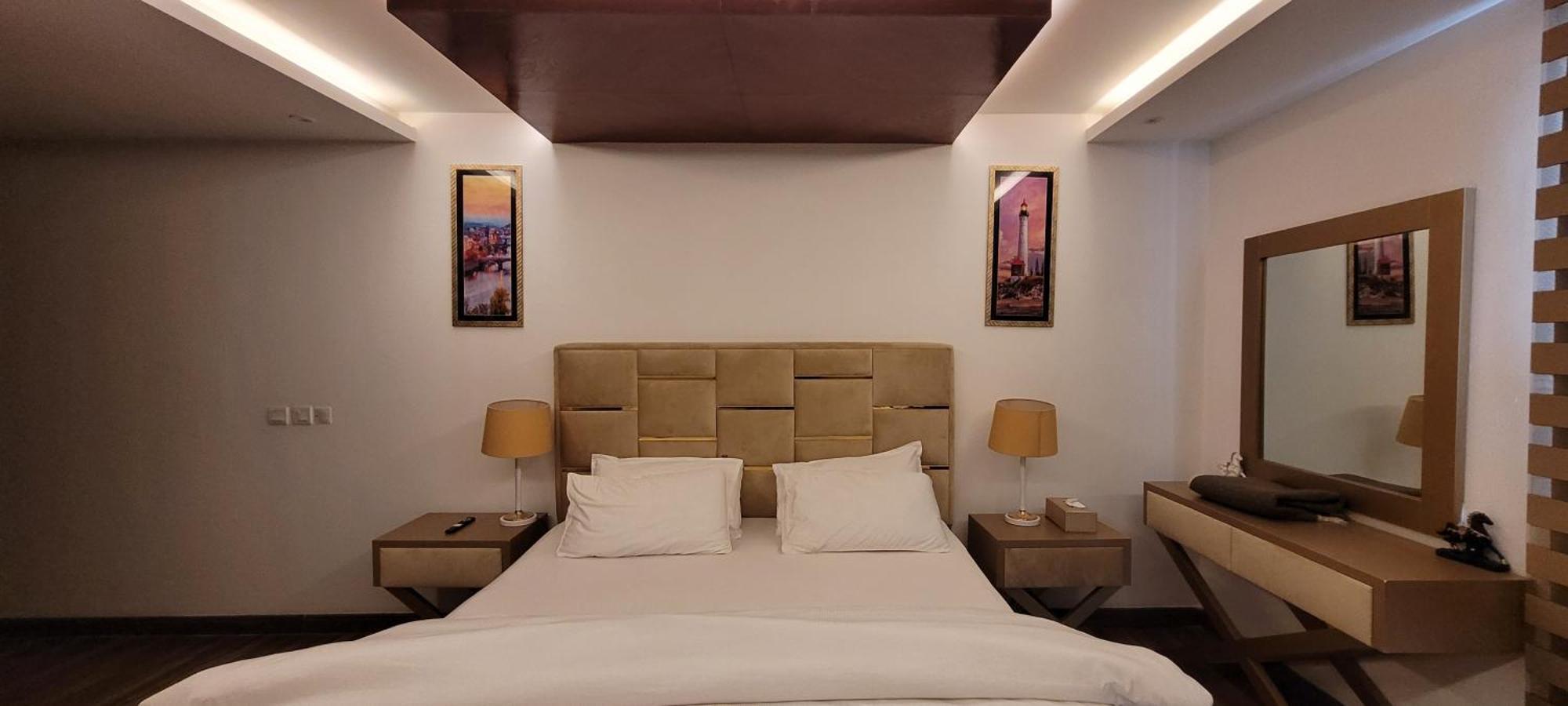 Goldcrest Luxury Apartments Lahore Bagian luar foto