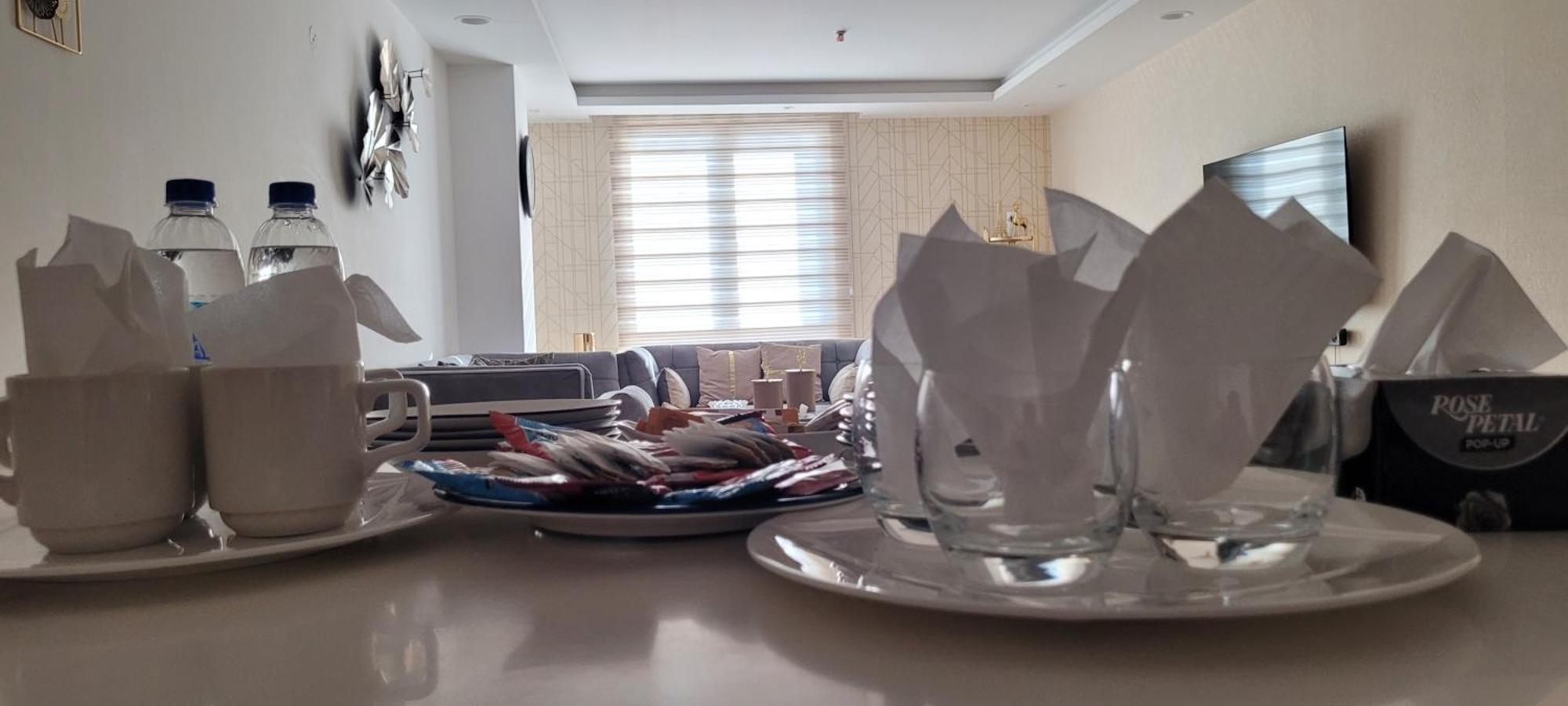 Goldcrest Luxury Apartments Lahore Bagian luar foto