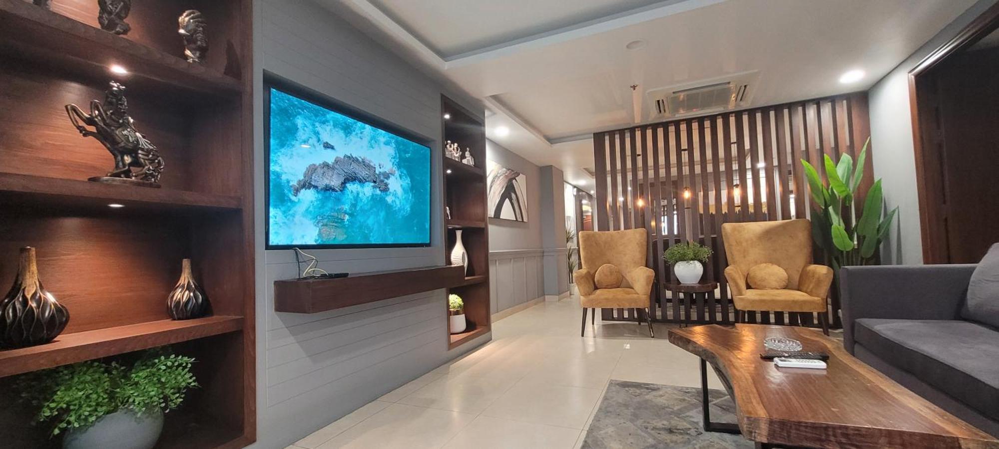 Goldcrest Luxury Apartments Lahore Bagian luar foto