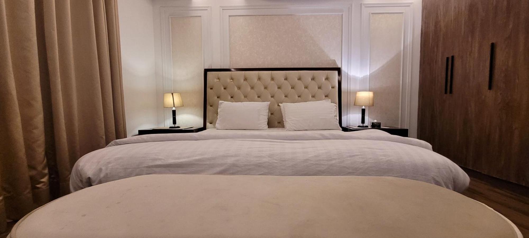 Goldcrest Luxury Apartments Lahore Bagian luar foto