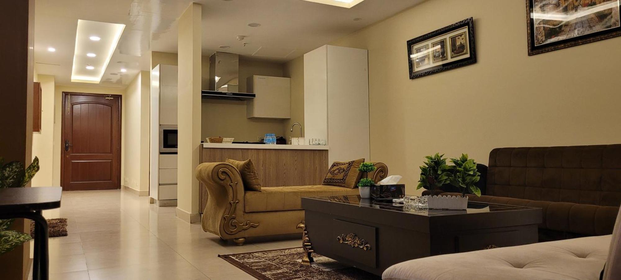 Goldcrest Luxury Apartments Lahore Bagian luar foto