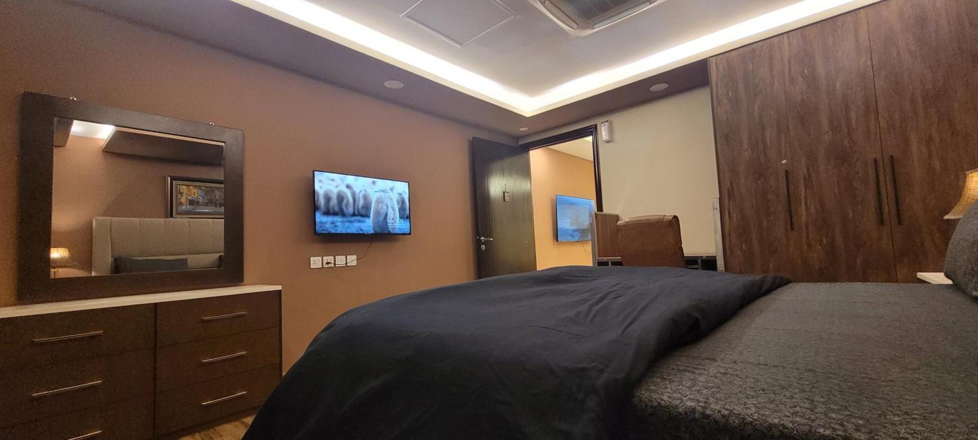 Goldcrest Luxury Apartments Lahore Bagian luar foto