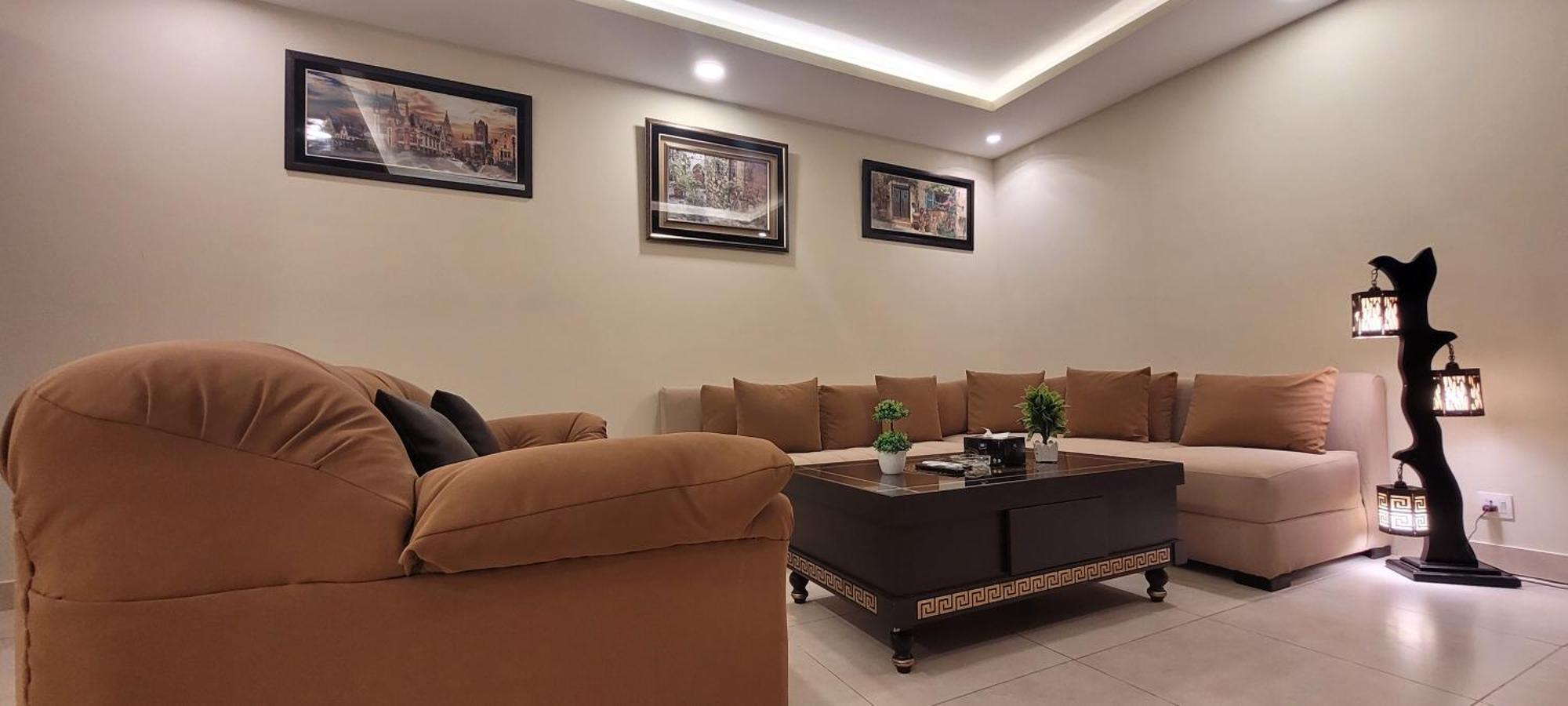 Goldcrest Luxury Apartments Lahore Bagian luar foto